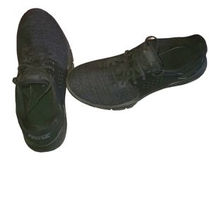 Nike size 8.5 black with gray accent